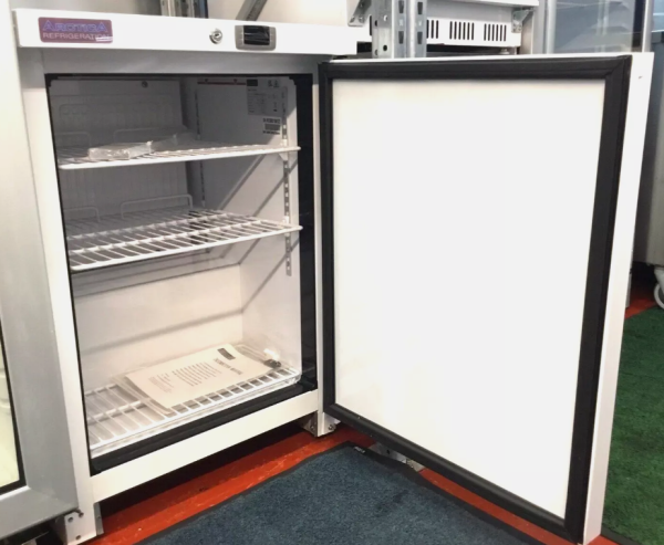 Arctica HEC906 Compact White Under Counter Fridge - Image 3