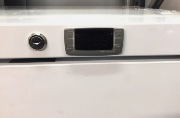 Arctica HEC906 Compact White Under Counter Fridge - Image 4