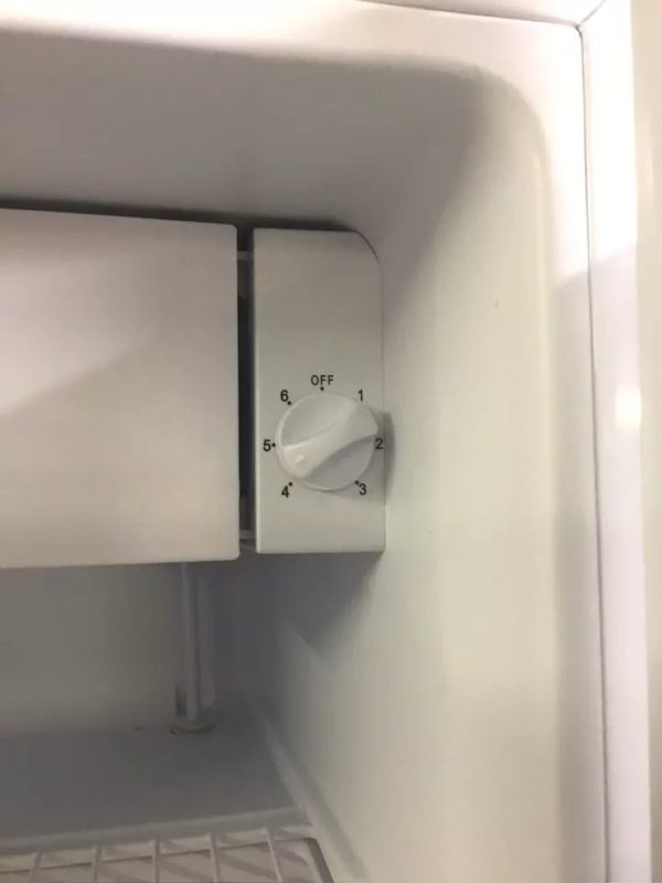 SIA 49L Mini Fridge With Ice Box In White - Image 3