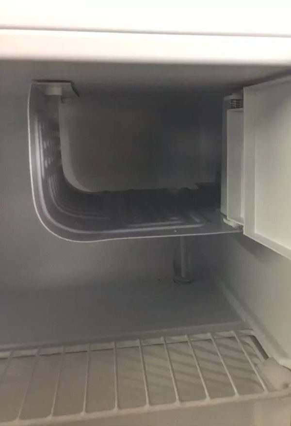 SIA 49L Mini Fridge With Ice Box In White - Image 4