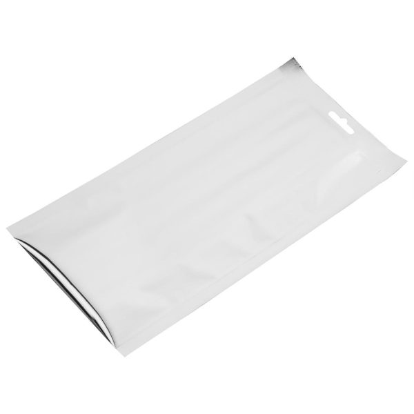 Vogue Gold Embossed Vacuum Pouches 150x350mm (100 Pack) - Image 2