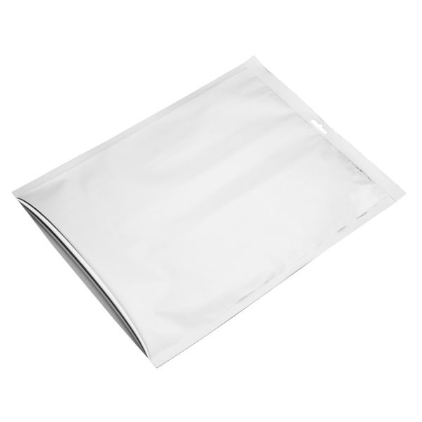 Vogue Gold Embossed Vacuum Pouches 300x400mm (100 Pack) - Image 2
