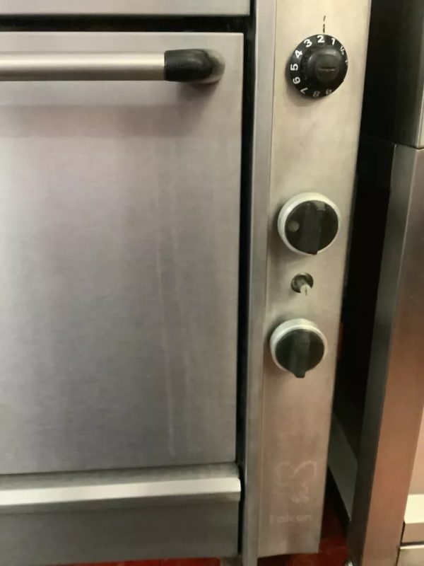 Falcon Solid Top Bulls Eye Natural Gas Oven Range Cooker - Image 4