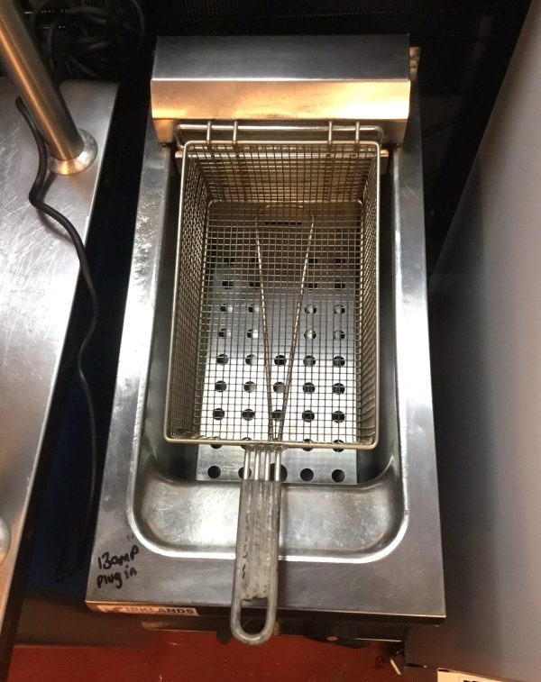 Lincat Single Tank Freestanding Electric Fryer 13amp Plug 9L - Image 2