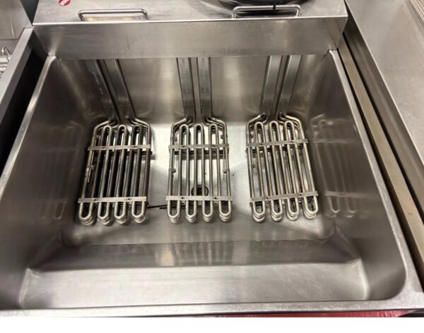 Valentine Single Tank 3 Basket 28 Litre Fryer 3 Phase - Image 2