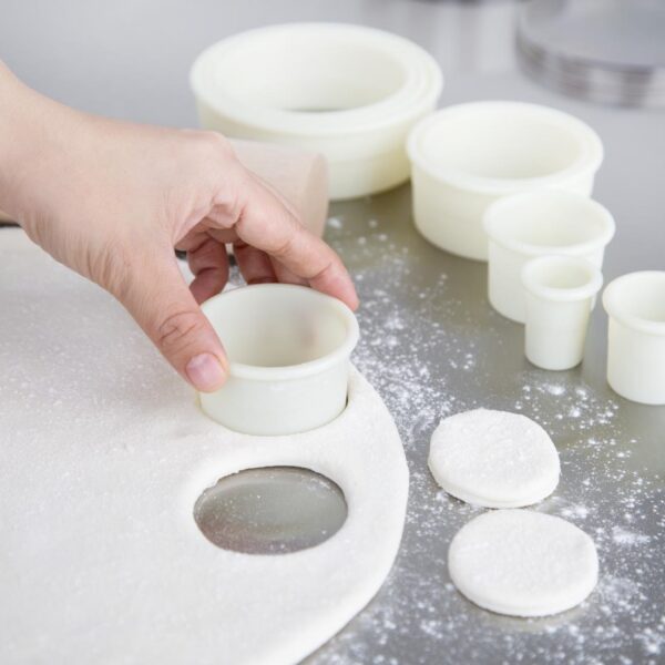 Vogue Plain Round Nylon Pastry Cutters (Pack 9) - Image 5