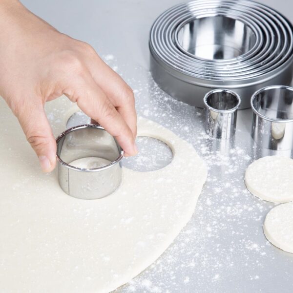 Vogue Stainless Steel Round Plain Cutters (Pack 12) - Image 5